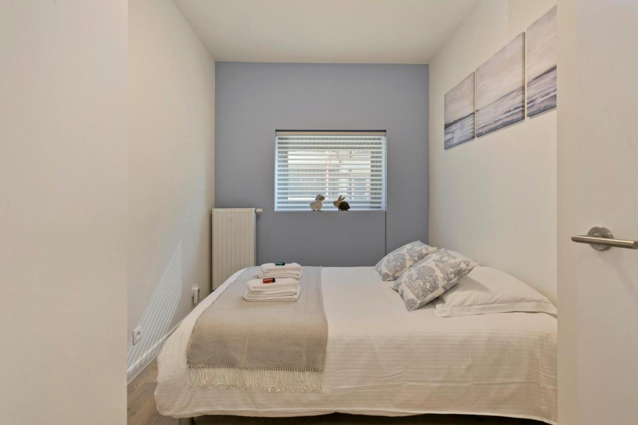 Vakantiehuis Modern Town House With Great Terrace At 100 Meters From Beach Oostende