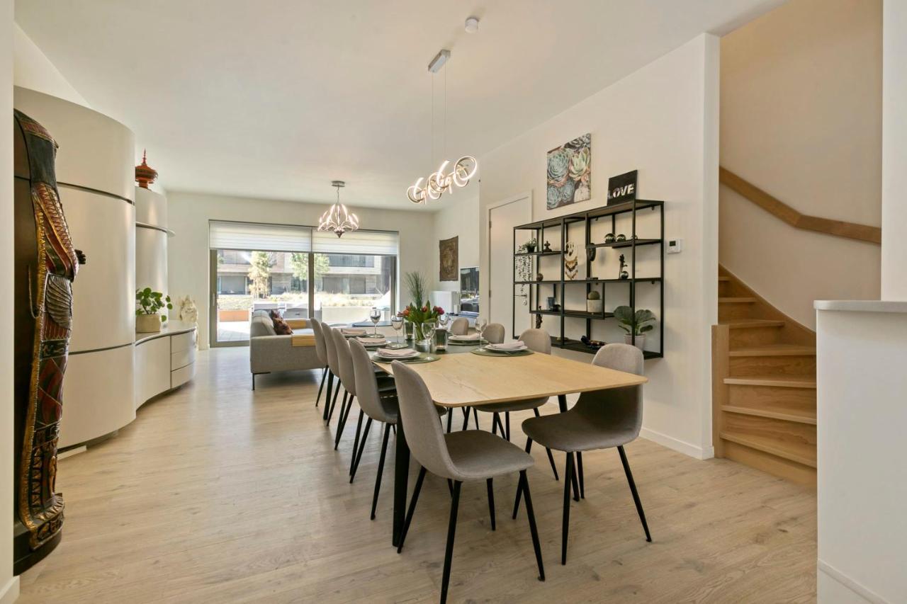 Vakantiehuis Modern Town House With Great Terrace At 100 Meters From Beach Oostende